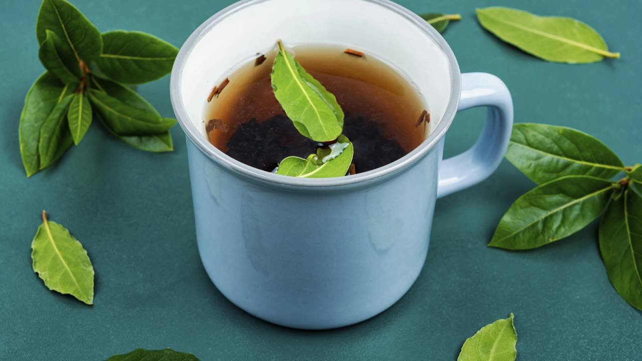 Chá de Louro: Um Aliado Natural para o Bem-Estar Mental