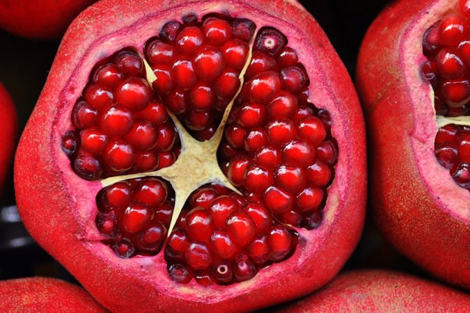 Chá de Romã vs. Chá de Gengibre: Qual Alivia Mais Rápido?